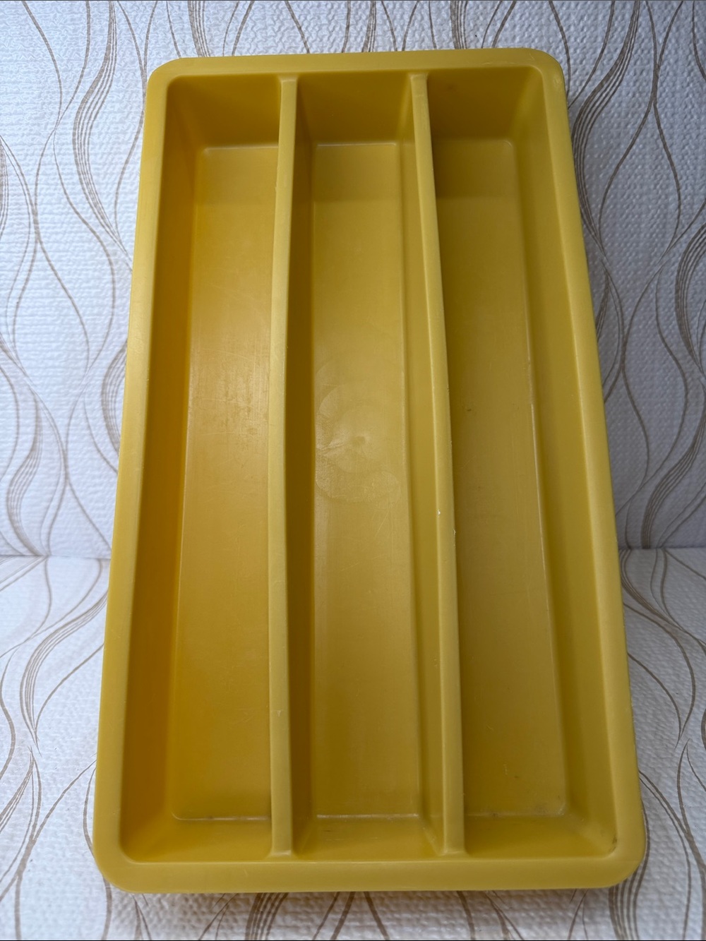 Rubbermaid Yellow 3- Compartment Drawer Organizer Party Plan 2926